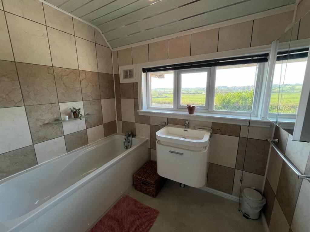 WhatsApp Image 2025-04-11 at 18.03.06_9f65a0e9.jpg