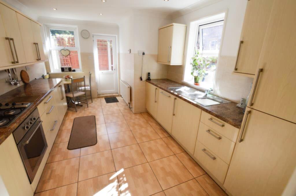 Kitchen (2)_lge