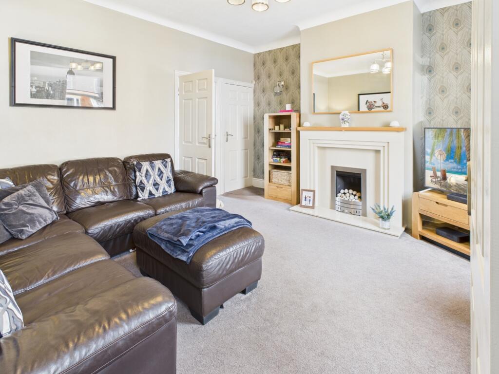 CAM04233G0-PR0038-STILL001