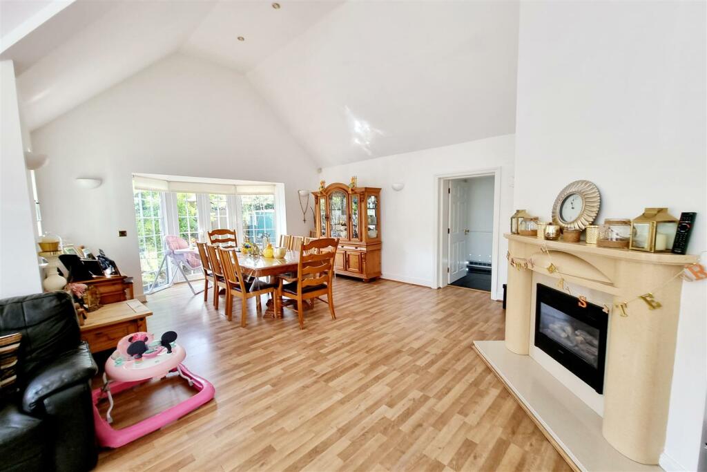 DINING AREA: