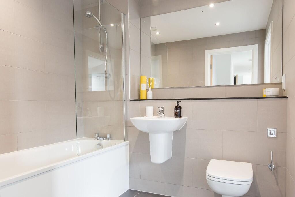 Main Bathroom 
