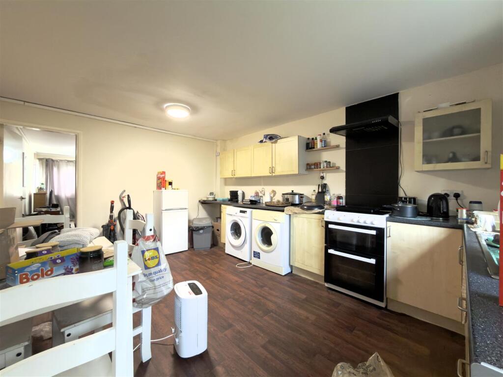 KITCHEN AND DINER