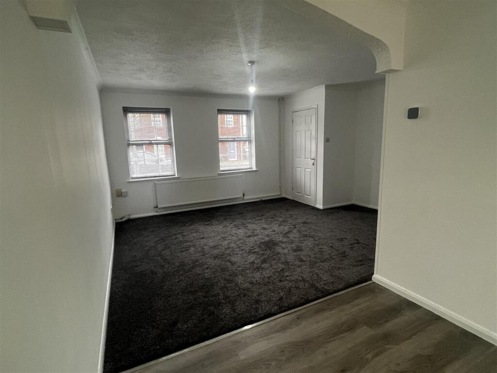 LOUNGE2.jpg