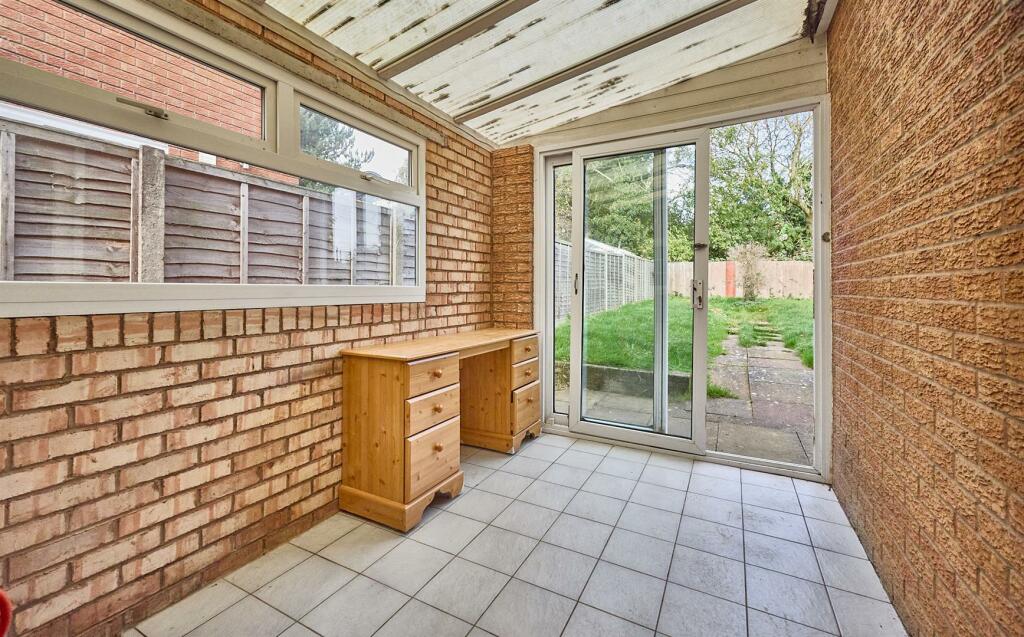 UPVC SUDG CONSERVATORY TO REAR