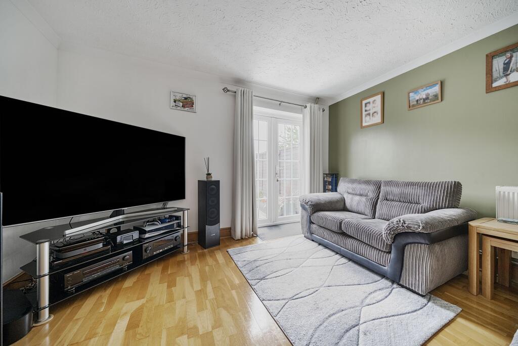 Living Room/Dining Room (4)