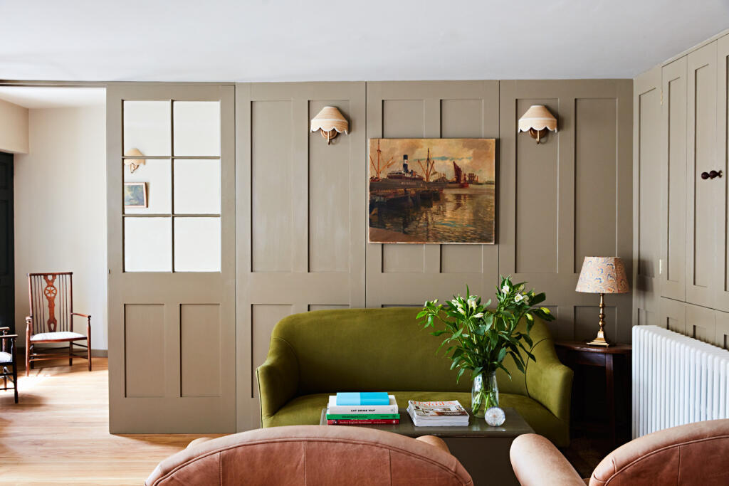 318394 - 9Steven Joyce-JOS2025042D00034-01.jpg