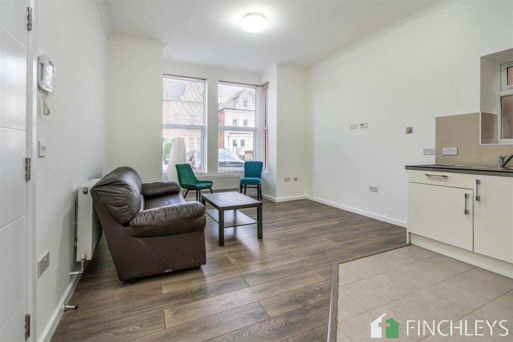 flat1216ballardslanelondonn32lx-10.jpg