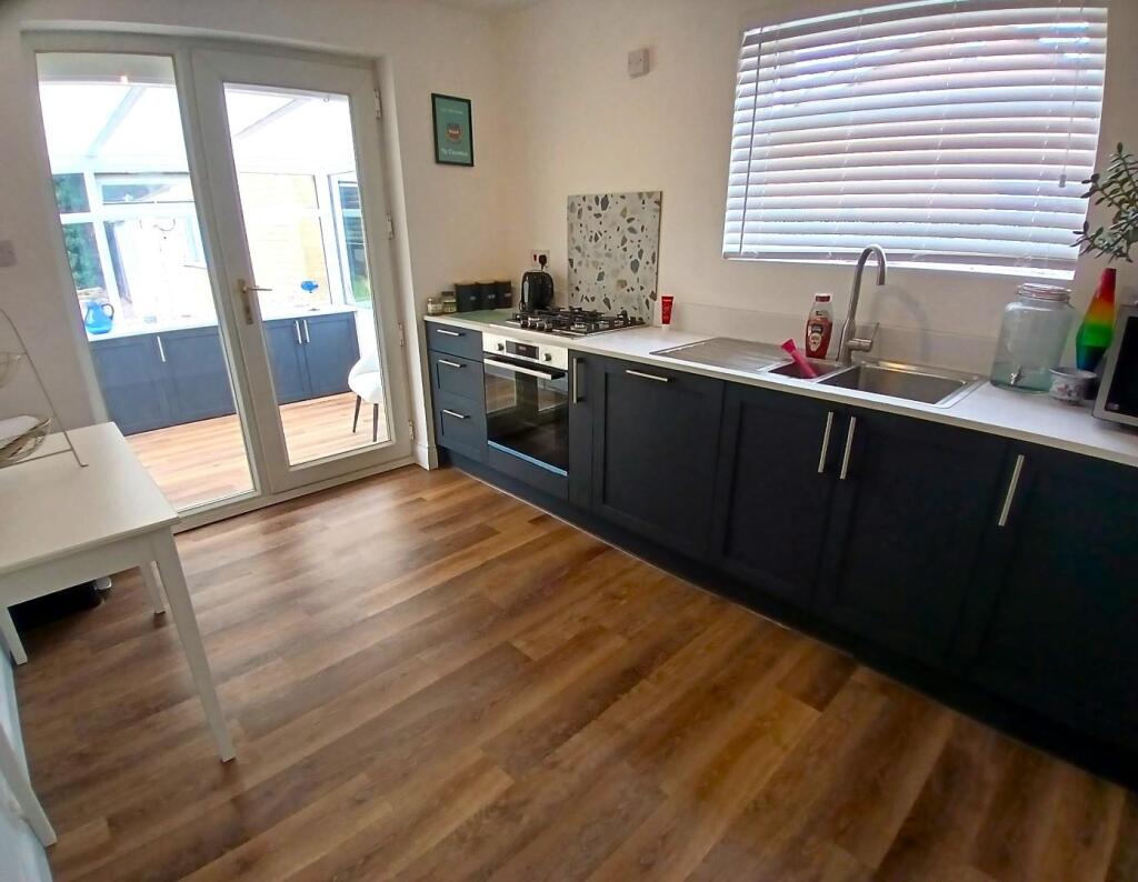 Kitchen 2.jpg