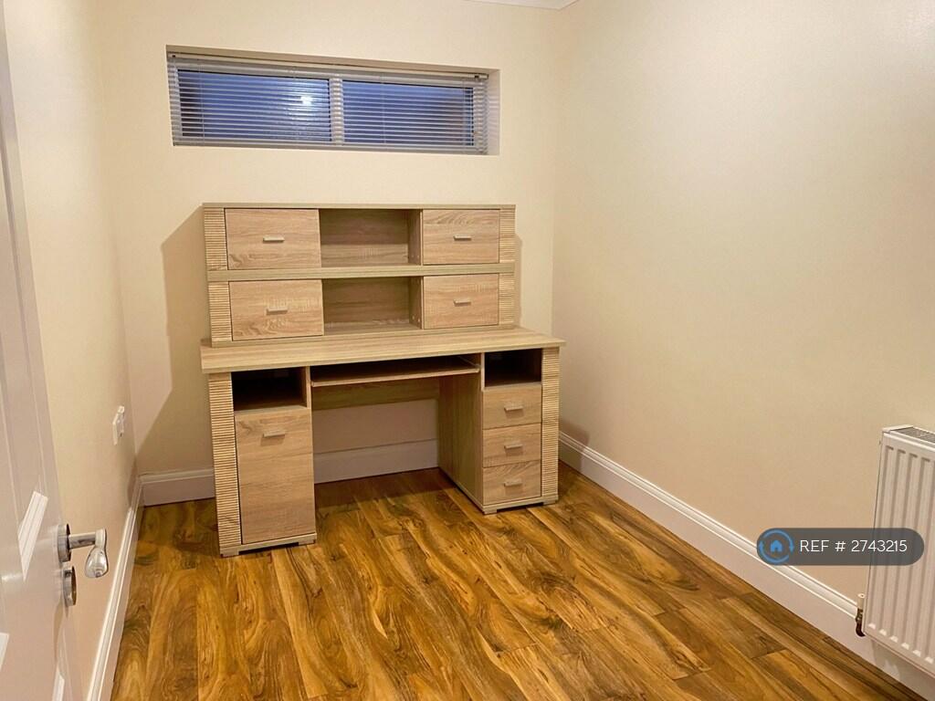 Single Bedroom / Study / Office