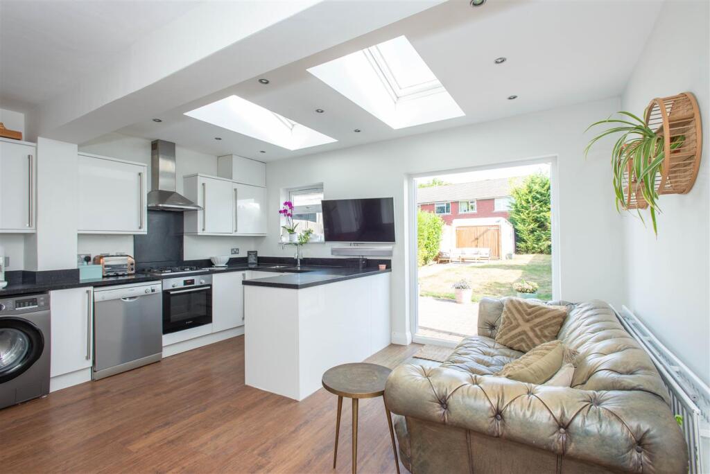 2025.08.22 - 71 Borkwood Way, BR6 9PE-1966.jpg