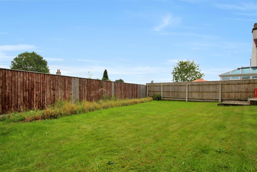 Rear Garden - b.JPG