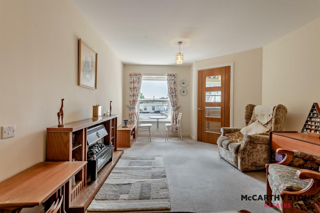 8596840-interior13-800.JPG