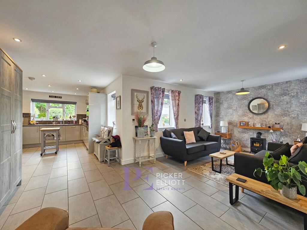 Living dining area