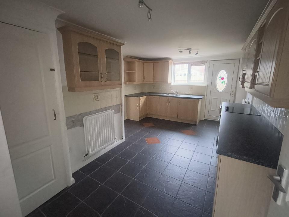 kitchen 2.jpg