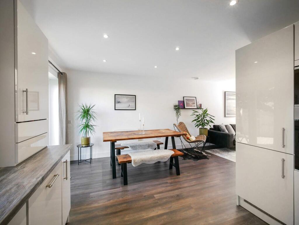 Kitchen/Dining Area