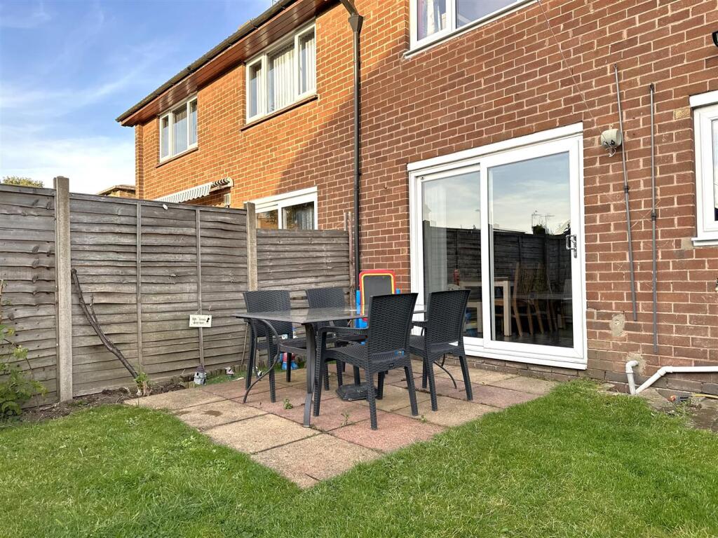 Paved Seating Area 944