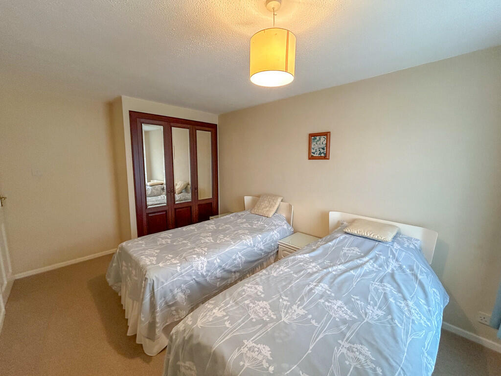 bedroom 1-2