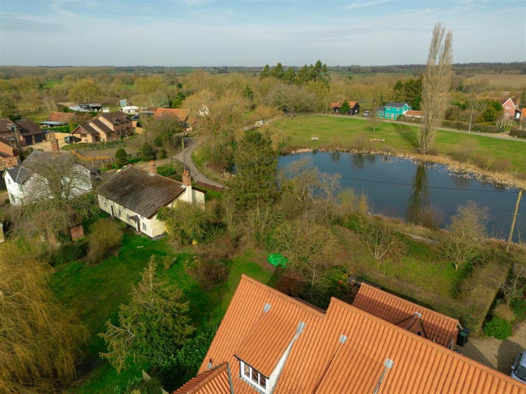 20250307110619 - DJI_0264 - 124 The Green, Wickham