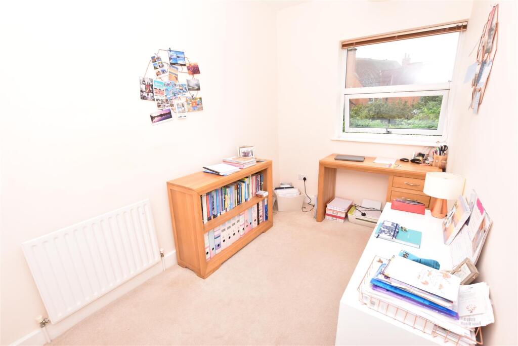 DOUBLE BEDROOM