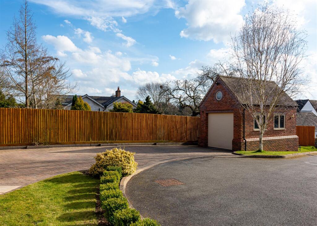 32 Post Office Road-front5.jpg