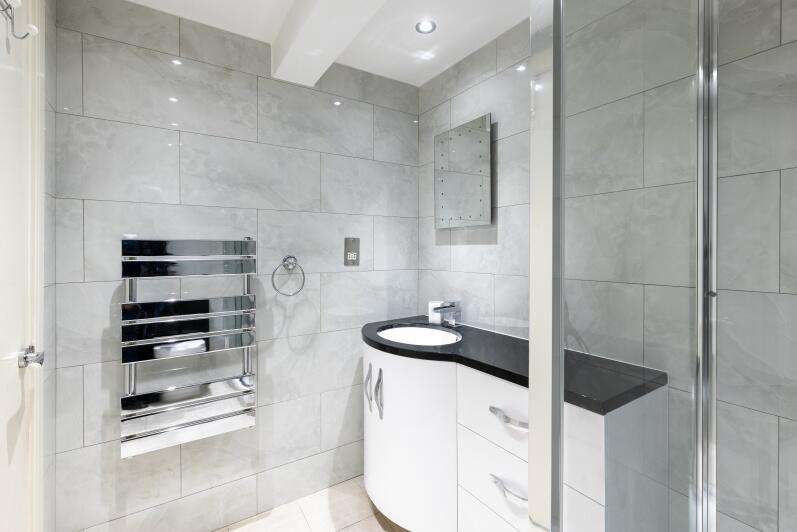 Devonport 34 (09 ...