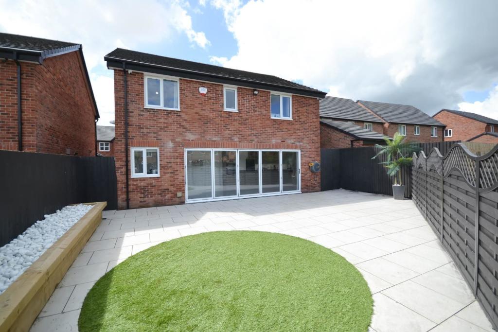 Outside - Rear patio garden