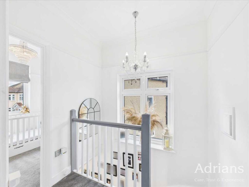 FIRST FLOOR LANDING
