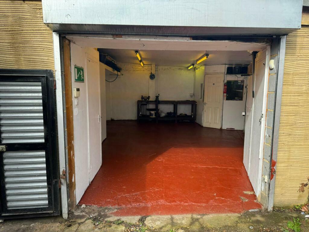 56b Boundary Road - E13 9PR (103).jpeg