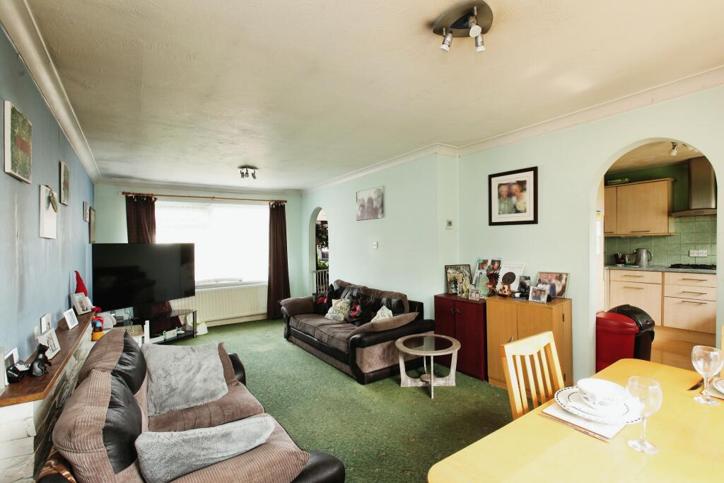 Lounge/Dining Room