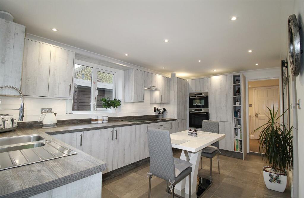 Kitchen / Breakfast Room