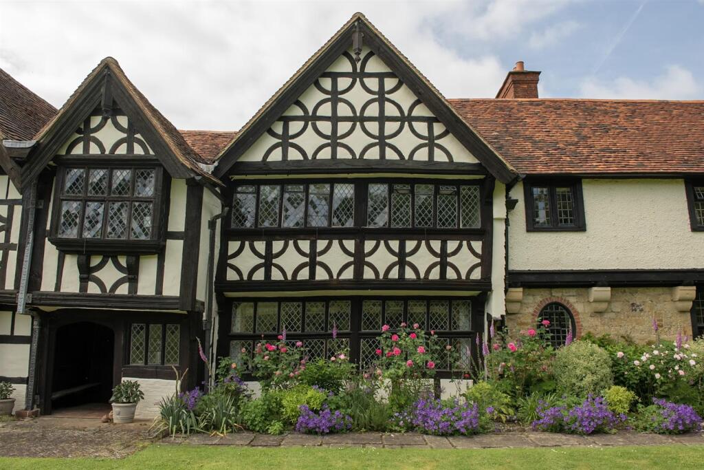 45-Great Tangley Manir 012.jpg