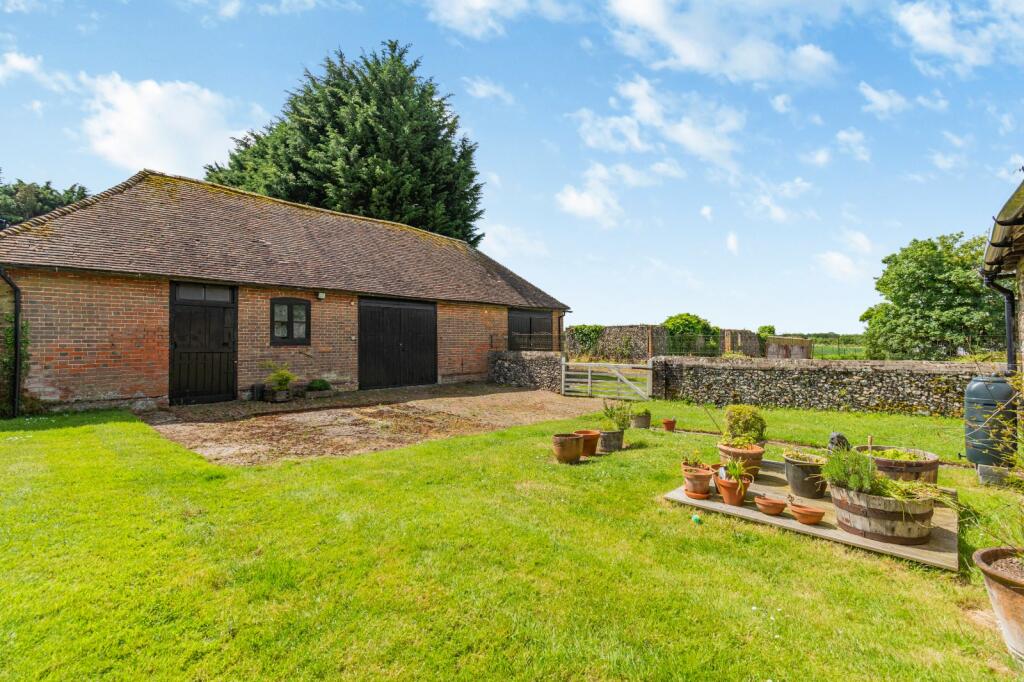 Outbuilding/Garage
