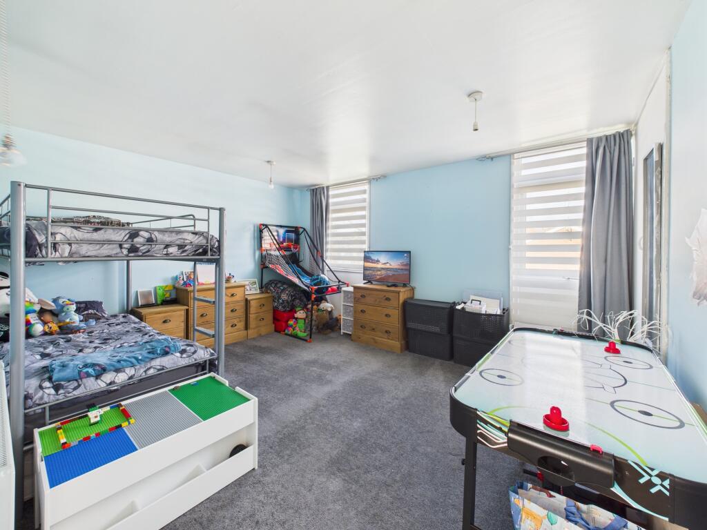 CAM05192G0-PR0180-STILL010