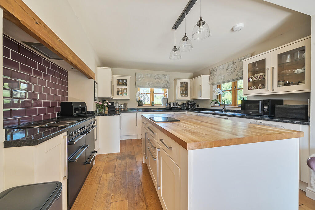 1303673-11-6852d9...