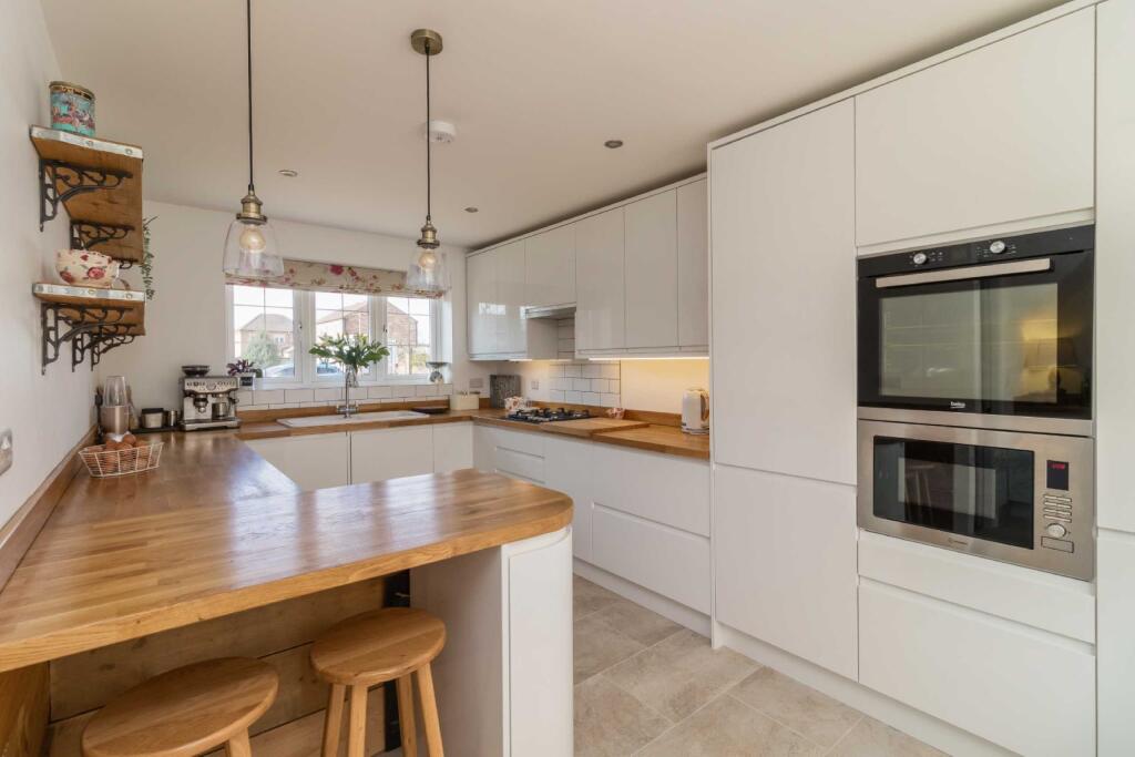 Kitchen/Dining Area