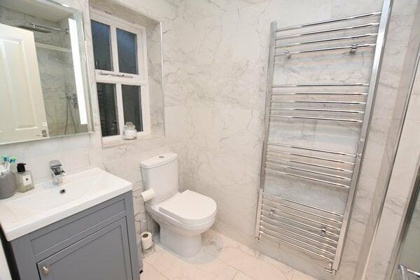en-suite shower room