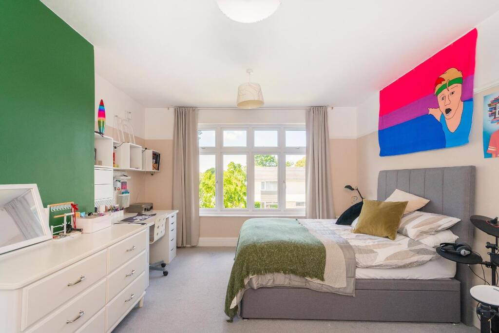 1H0V8HE - Bedroom F.jpg