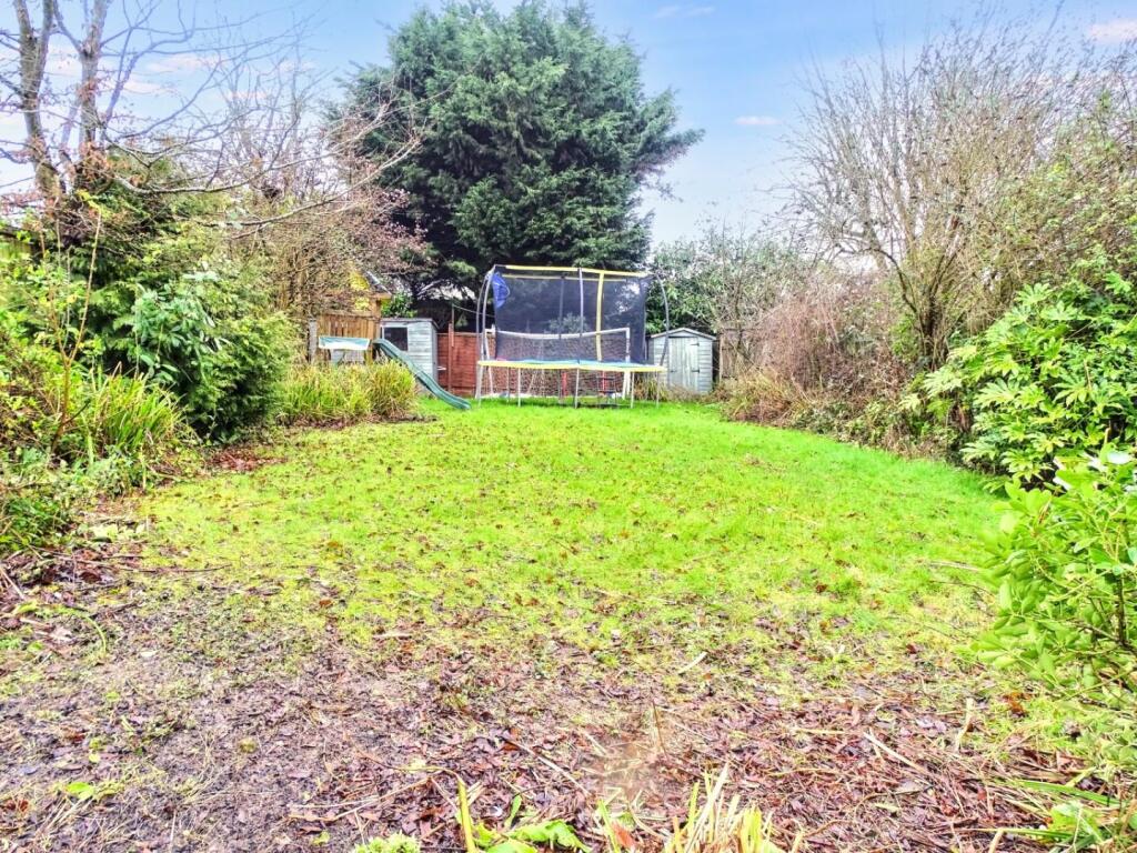 GOOD SIZE SOUTH/WESTERLY FACING REAR GARDEN