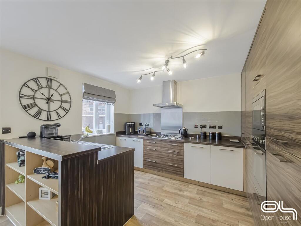 Henley Grove, Church Gresley (7).jpg