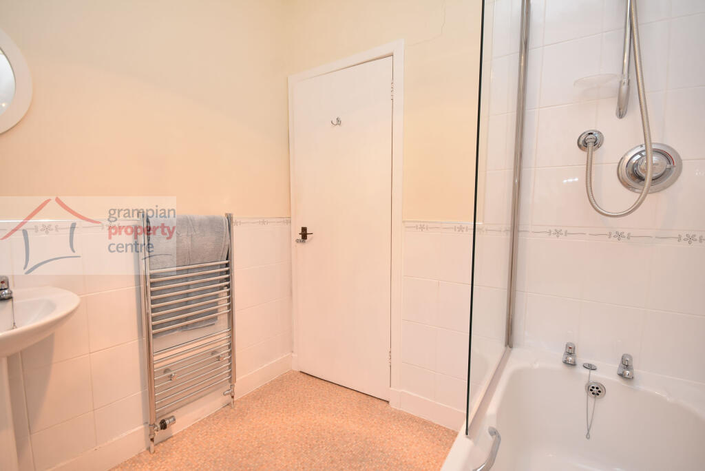 bathroom 2.JPG