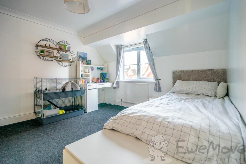 Double Bedroom - No 2