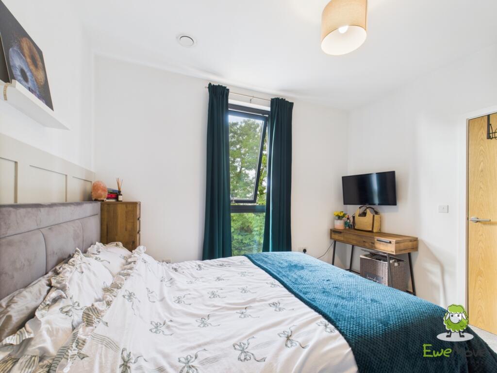 CAM03778G0-PR0266-STILL003