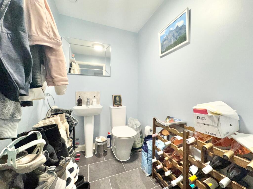 Cloakroom/wc