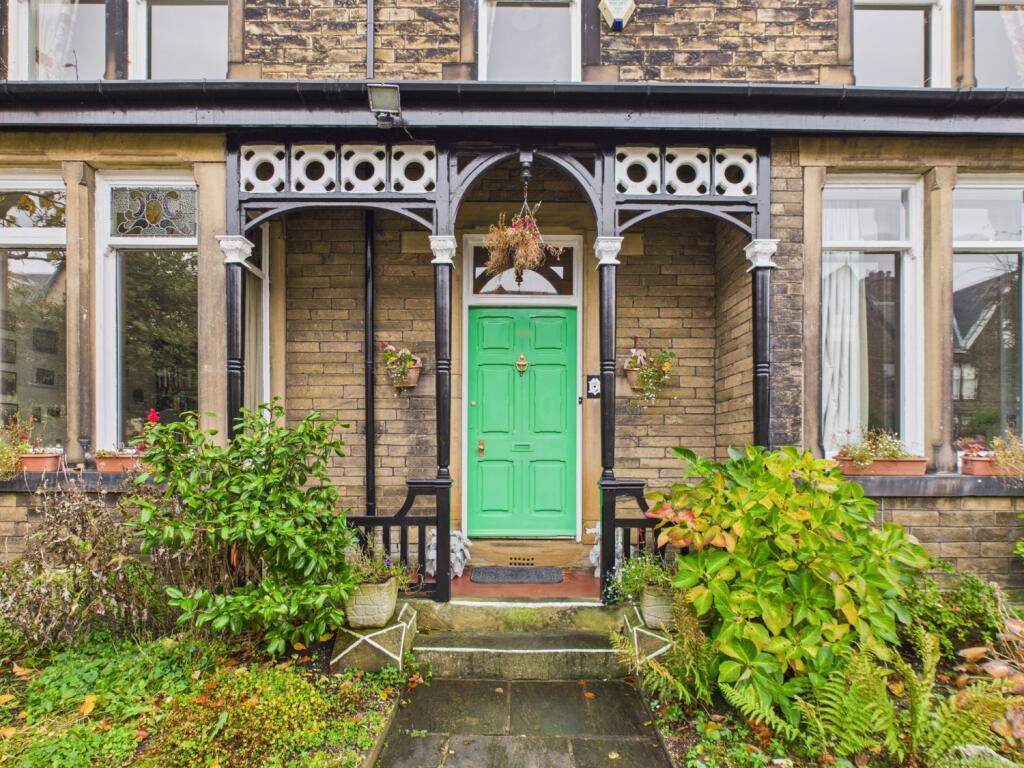 CAM04233G0-PR0042-STILL050