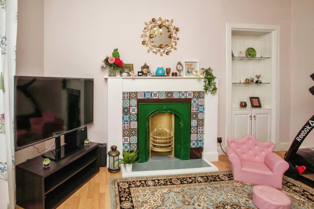 Living Room/Bedroom