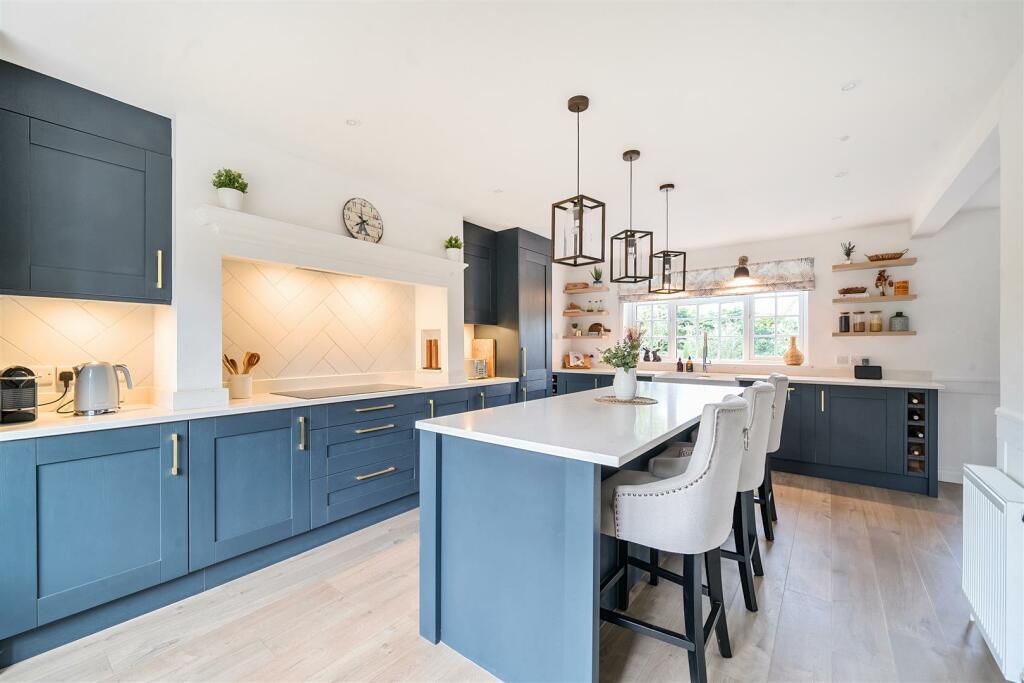 1 Devonshire Drive kitchen 3.jpg