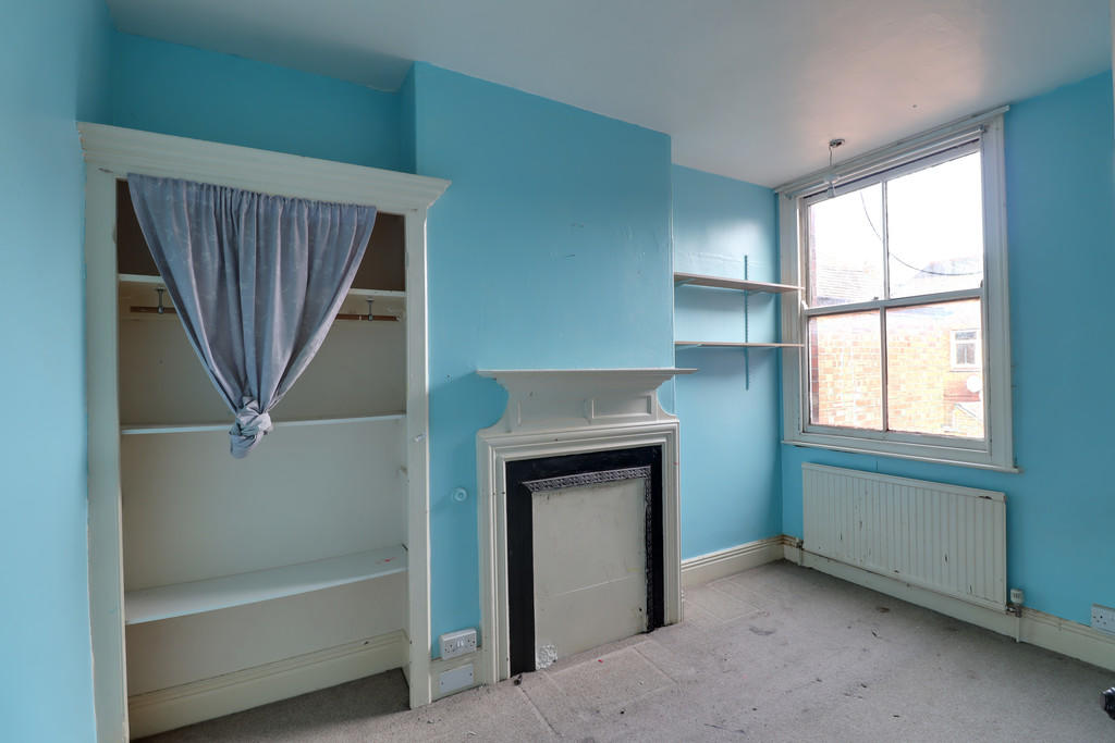 Middle Bedroom
