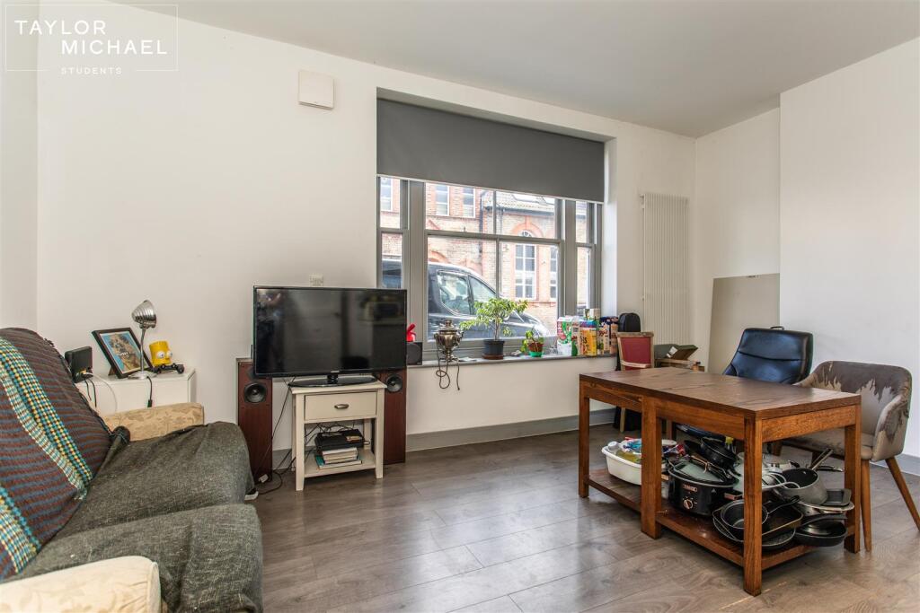 Living Room / Kitchen