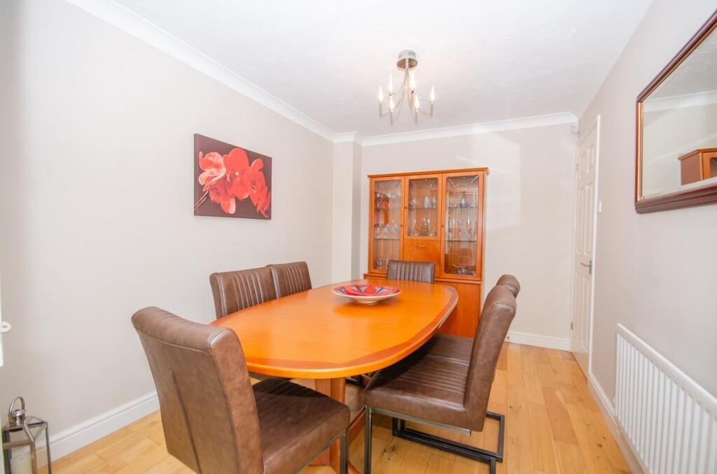 Dining room pic 2.jpg