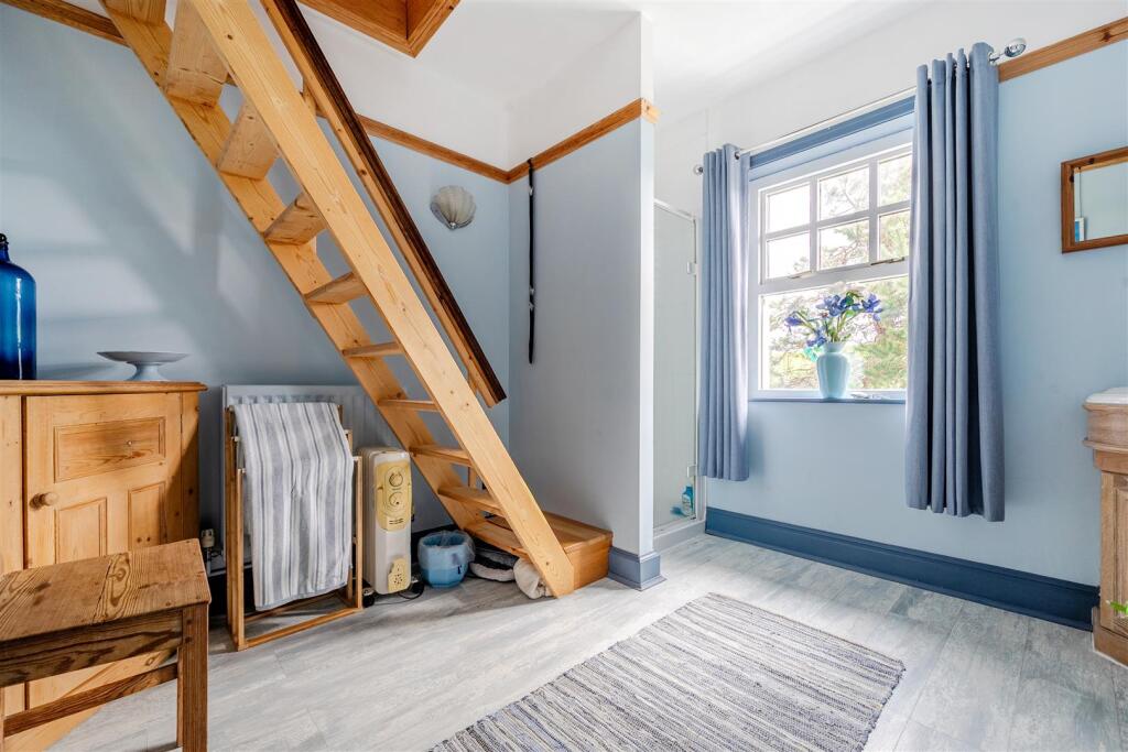 BEDROOM THREE / BATHROOM